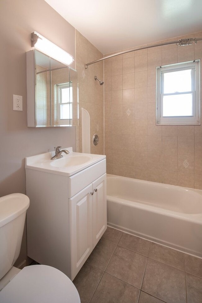 Interior Photo - Cambridge Manor