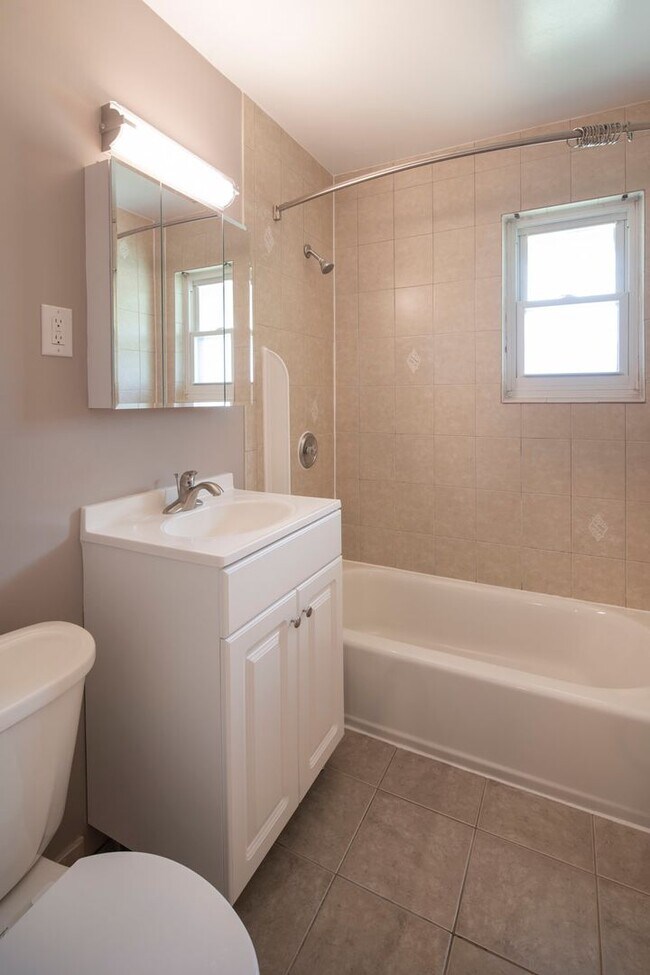 Interior Photo - Cambridge Manor