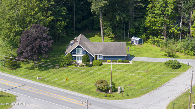 Building Photo - 2 Lakeview Dr