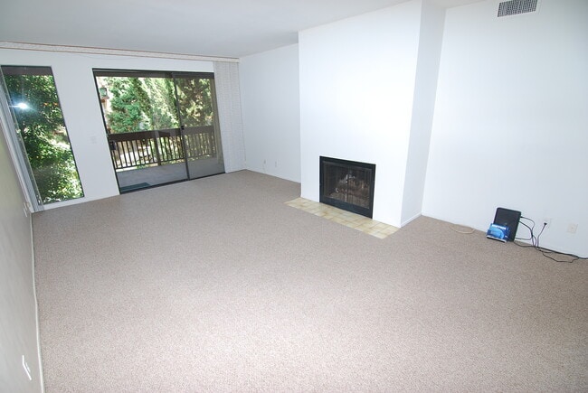 Foto del edificio - Resort-Style 2BD/2BA w/ Pool, Tennis Courts & 2 Parking Spaces