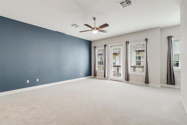 Foto del edificio - 2520 Bluebonnet Ln