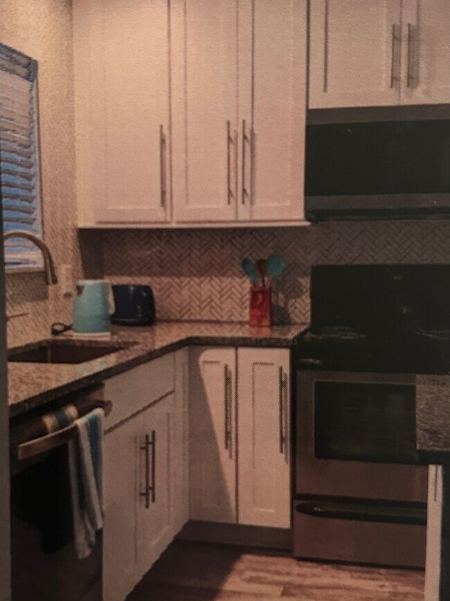 Building Photo - 2118 Blue Lac Dr