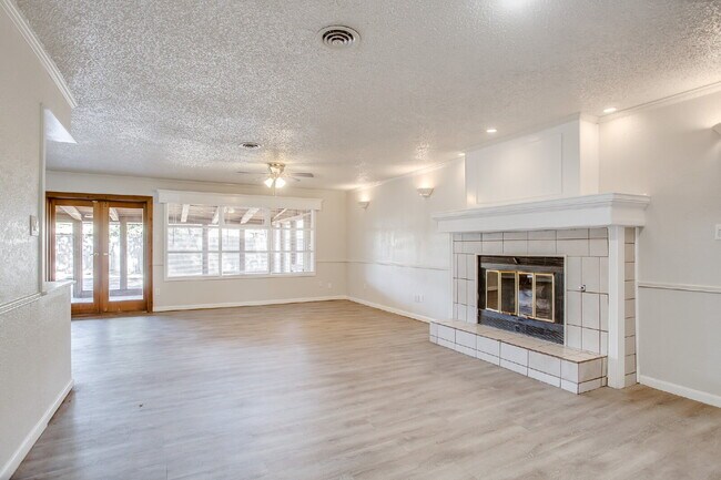 Foto del edificio - Large 4 bedroom!
