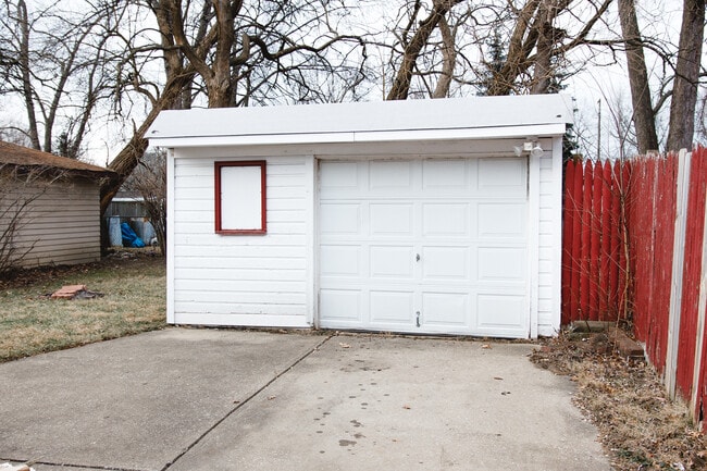 Building Photo - 12302 Milligan Ave