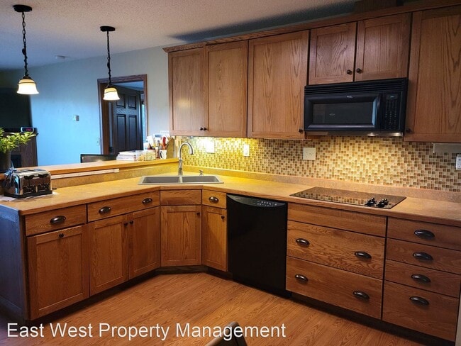 Building Photo - 3 br, 2 bath House - 1573 Carlton Ave W - ...