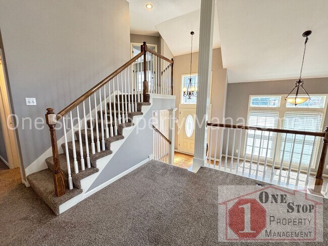 Building Photo - 5 Bedroom, 3 Bathroom California Split Sty...