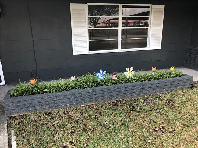 Foto del edificio - 350 Osborne Rd
