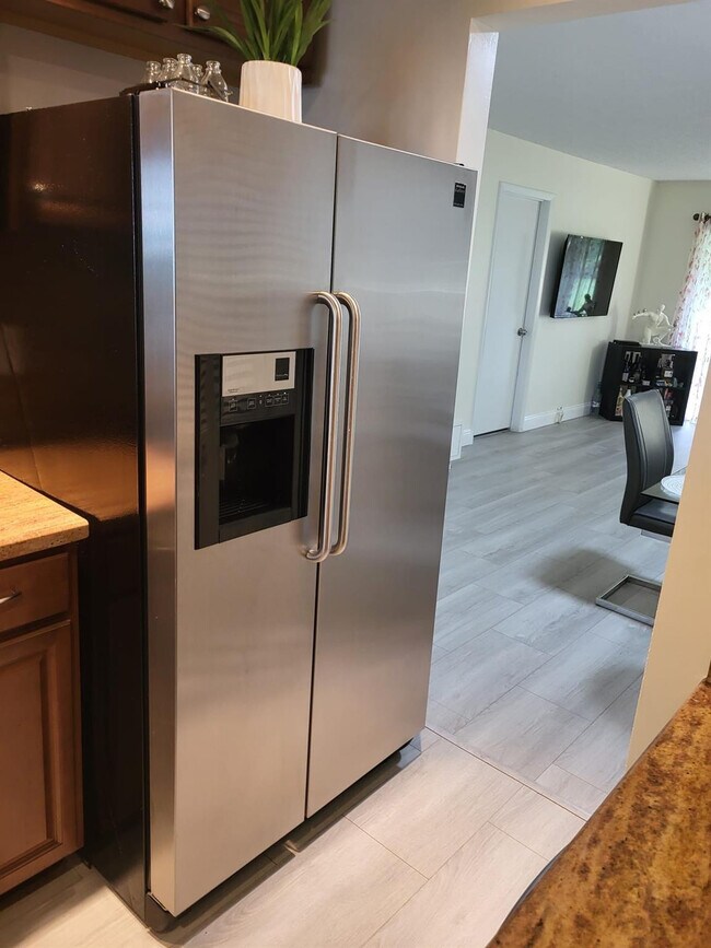 Building Photo - 8305 NW 61st St