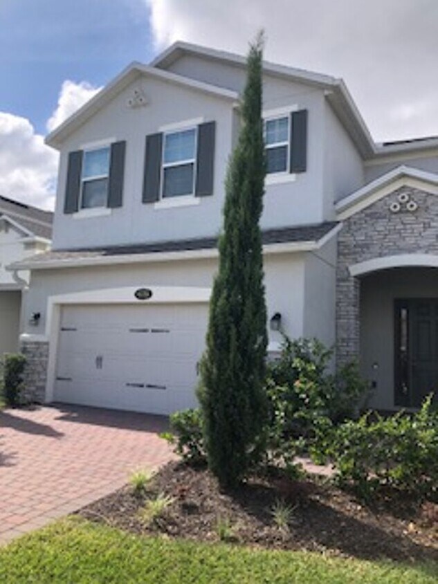 Foto principal - PRATICALLY BRAND NEW HOME IN GATED COMMUNITY!