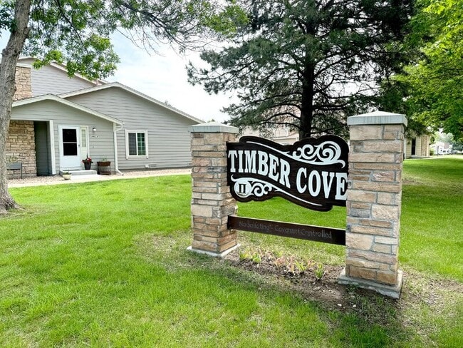 Building Photo - 8460 Everett Way