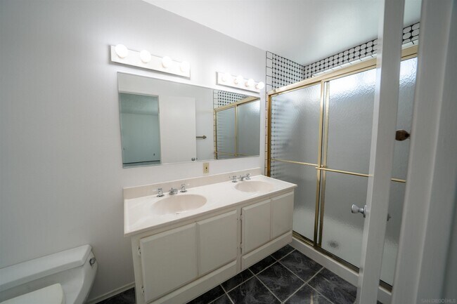 Building Photo - 5 E Palomar St
