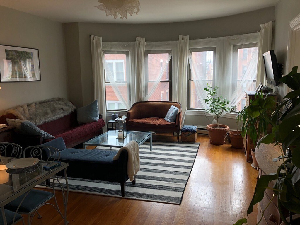 Primary Photo - 857 Beacon St