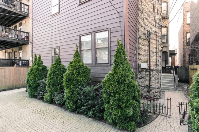 Building Photo - 848 W Lakeside Pl