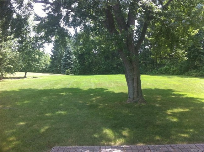 Foto del edificio - 38945 Glenwood Rd