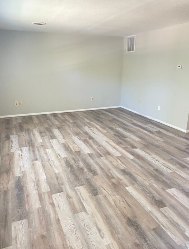 Primary Photo - 705 Hollycrest Dr