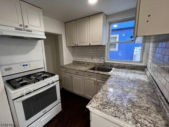 Foto del edificio - 162 Glenwood Ave