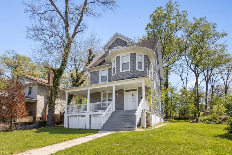 Primary Photo - 5821 Royal Oak Ave
