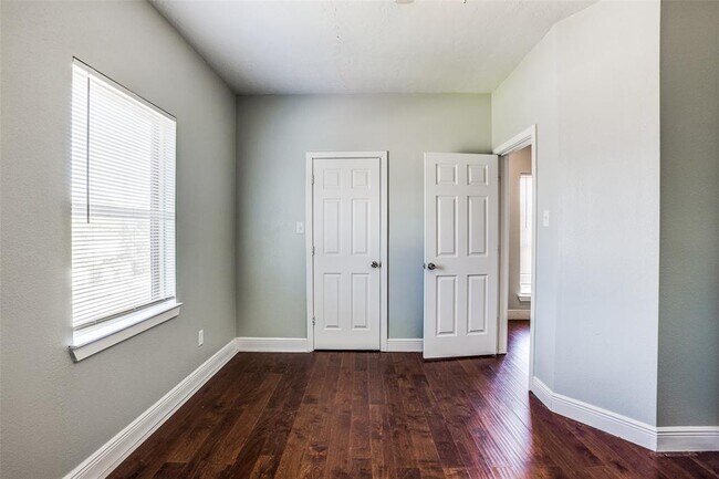 Building Photo - 435 Cypress Ave