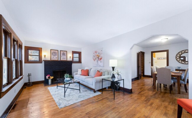 Building Photo - 701 Leslie St