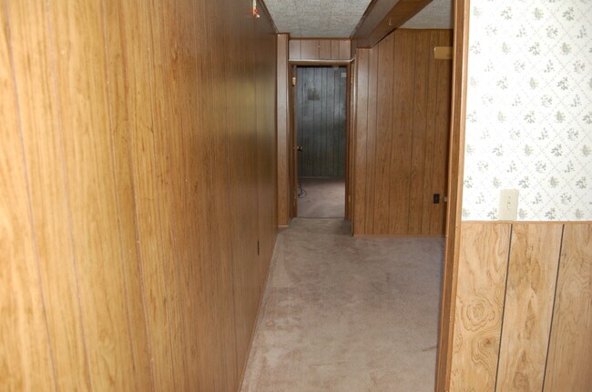 Building Photo - 11060 Creek Rd