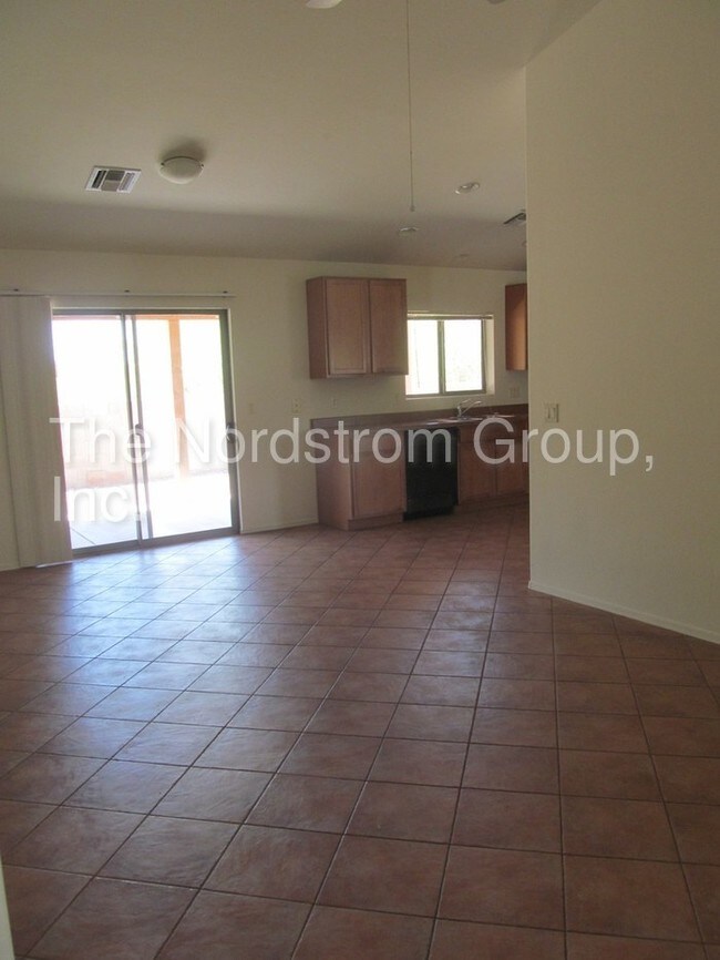 Foto del edificio - 1st Ave / Lambert - 270 E Shore Cliff Place