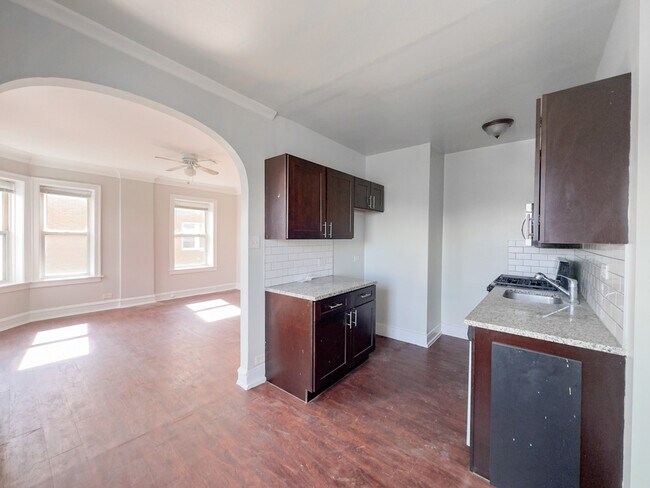 Foto del edificio - 6748 N Ashland Ave