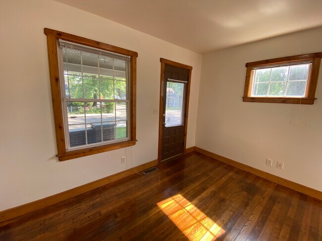 Foto del edificio - 1145 Woodlawn Ave