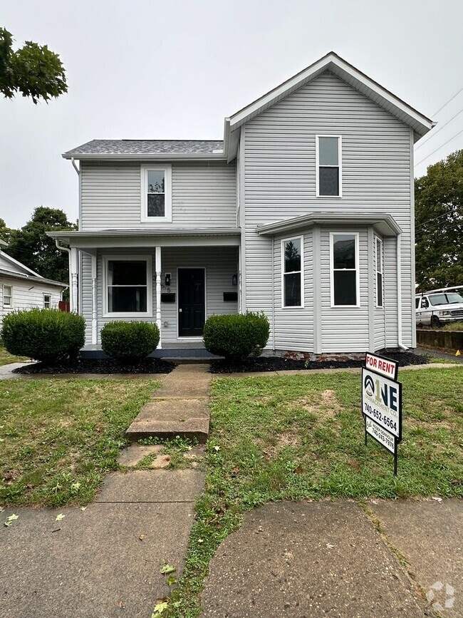 Building Photo - 315 N Maple St