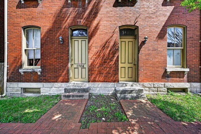 Foto del edificio - 1704 S Tucker Blvd
