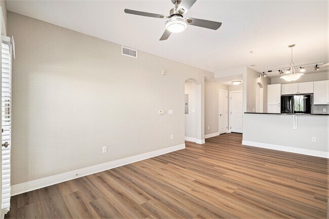 Building Photo - Spacious 2 Bedroom 2 Bath in the heart of ...