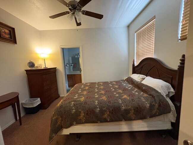 Foto del edificio - 2374 W Cripple Creek Dr
