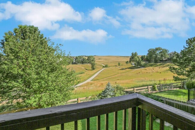 Building Photo - Move-in ready 4BR/3.5BA in Rock Creek - EV...