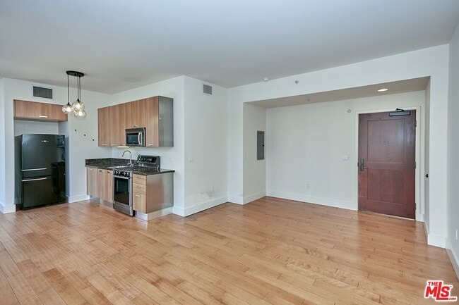 Foto del edificio - 460 S Spring St