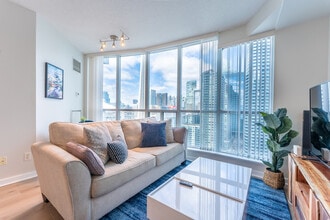 Building Photo - 208 Queens Quay