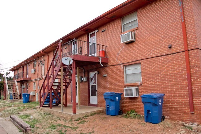 Building Photo - Capitol Estates Apartments