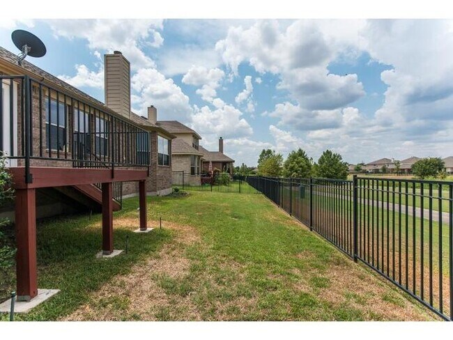 Building Photo - 812 Bent Wood Pl