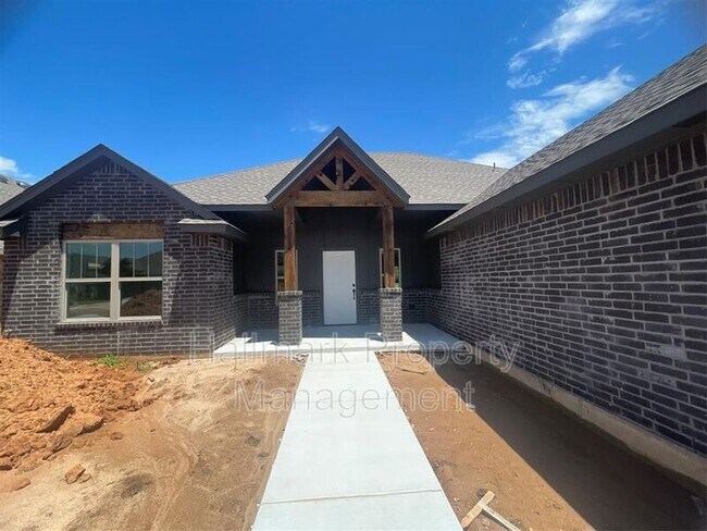 Foto del edificio - 5012 Misty Wood Ln