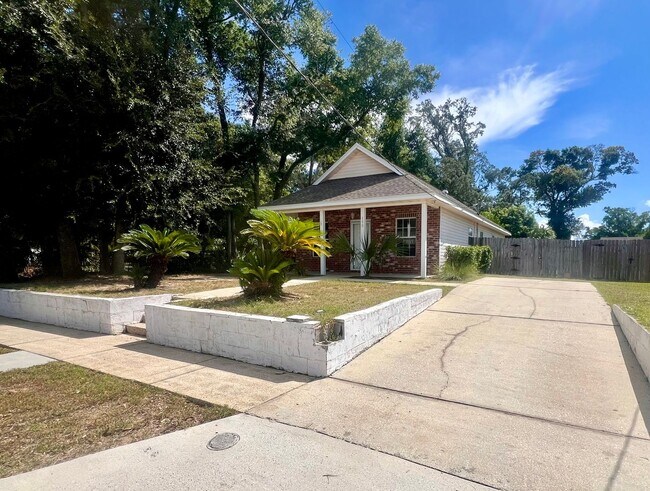 Foto del edificio - Nice 3BR/2BA Home - Convenient to NAS Pensacola/NAS Hospital