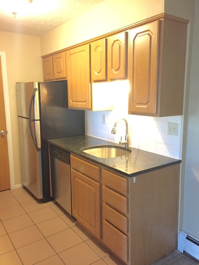 Building Photo - Two Bedroom Condo For Rent in East Boulder...