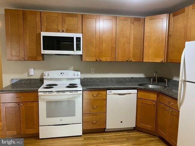 Building Photo - 1110 Silver Ct