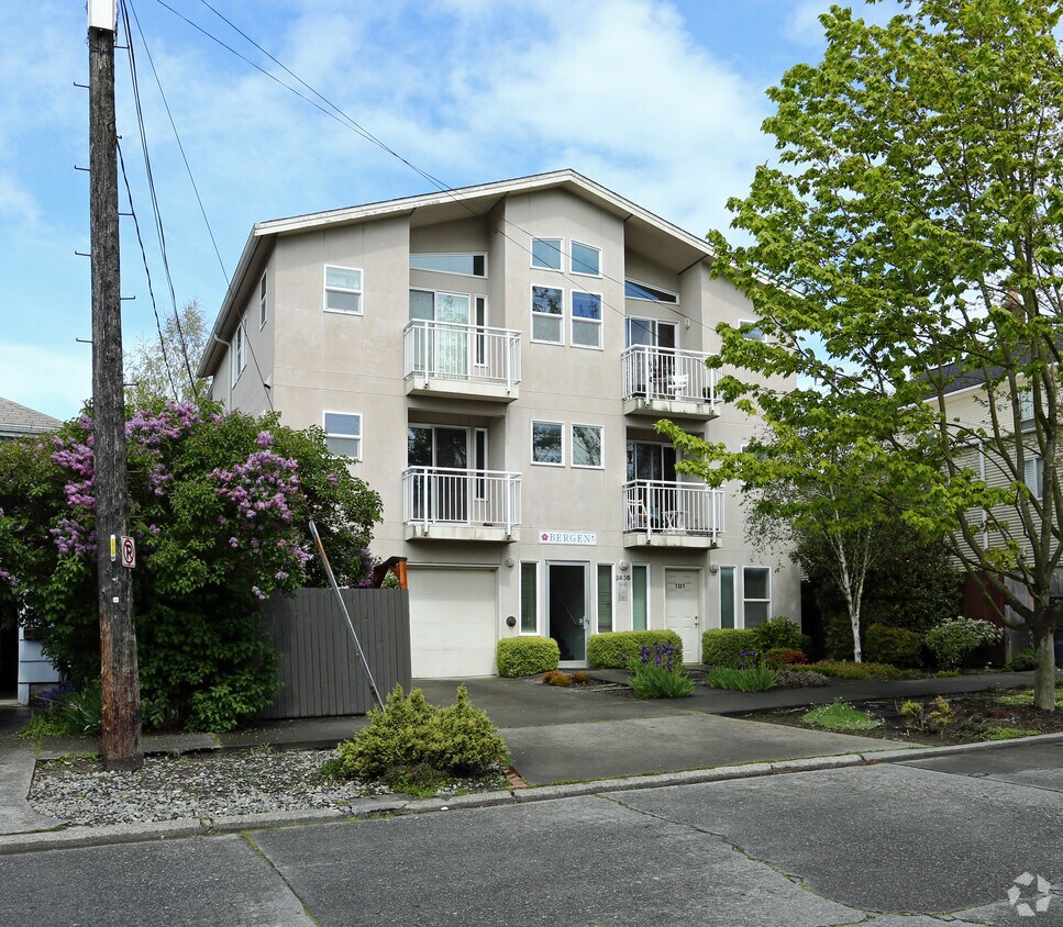 Primary Photo - Bergen Apts