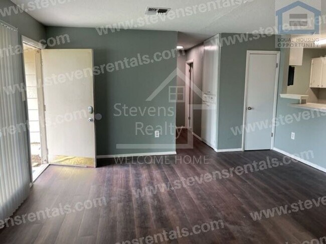 Foto del edificio - 426 NW Greenmeadow Dr