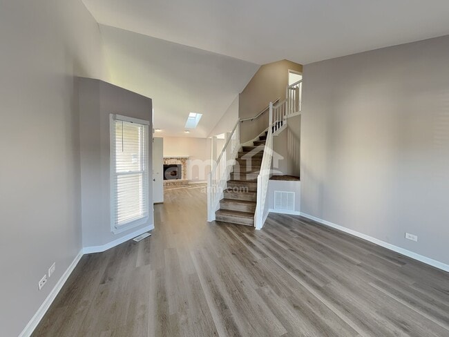 Foto del edificio - 248 Picardy Ln