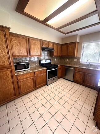 Building Photo - 12030 Hedgegate Dr