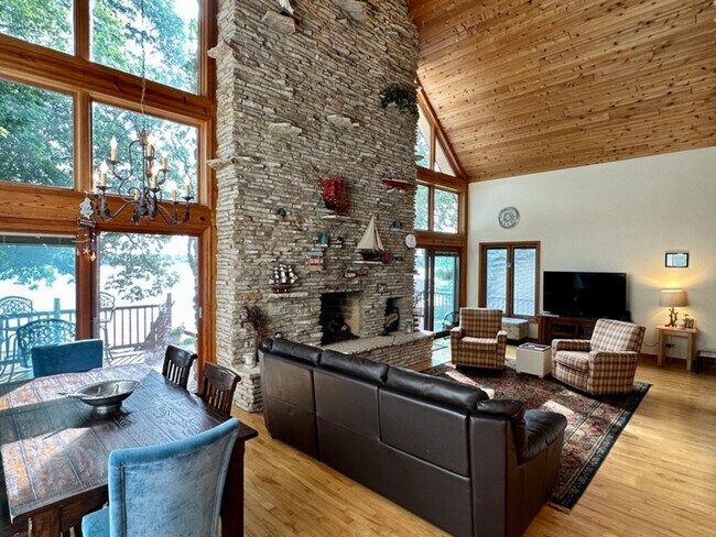 Foto del edificio - 4106 W Lake Shore Dr