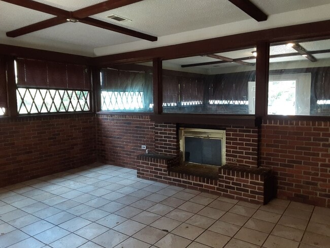 Building Photo - 4 Bedroom and 2 Bathroom Little Rock