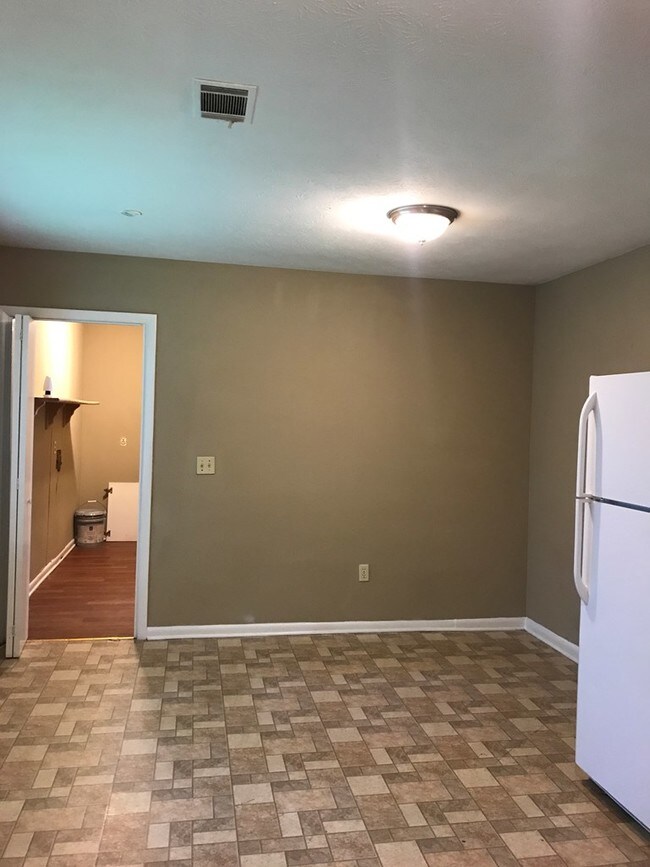 Building Photo - 31 E Eli Dr