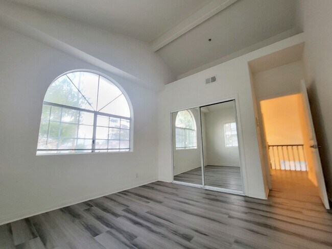 Building Photo - 1600 Perkins Ln