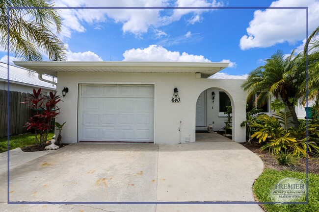 Building Photo - ***NAPLES PARK ***2 BED / 2 BATH***SINGLE ...