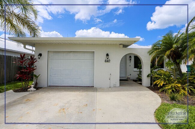 Building Photo - ***NAPLES PARK ***UNFURNISHED 2 BED / 2 BA...